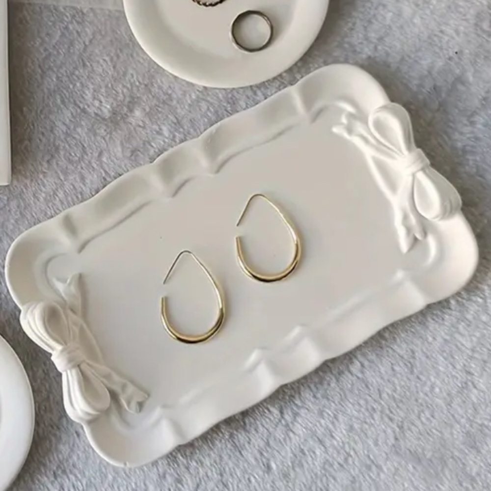 Silicone bow tray mold